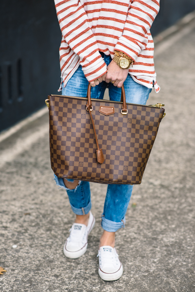 Casual outfit with Louis Vuitton Neverfull in Damier Azur.