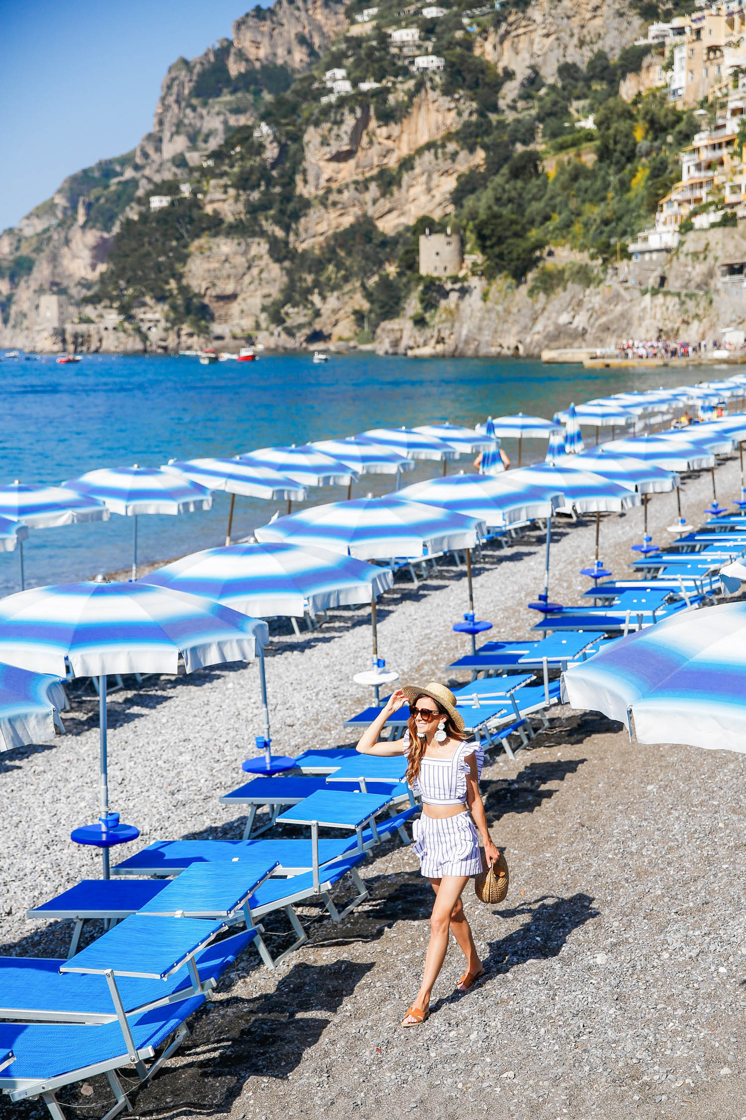 blue beach umbrellas, positano, amalfi coast, what to wear on the 4th of july, summer outfit inspiration, summer outfit idea, italy