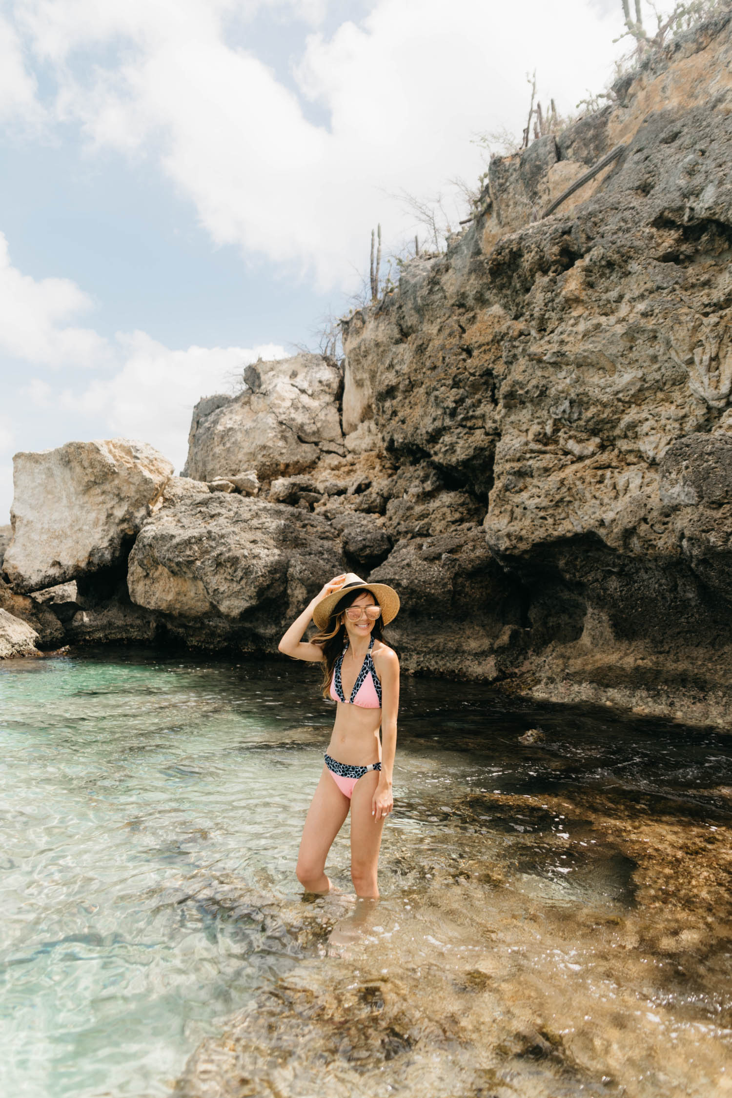 curaçao, kleine knip, pink bikini, venus swimwear, girl in bikini