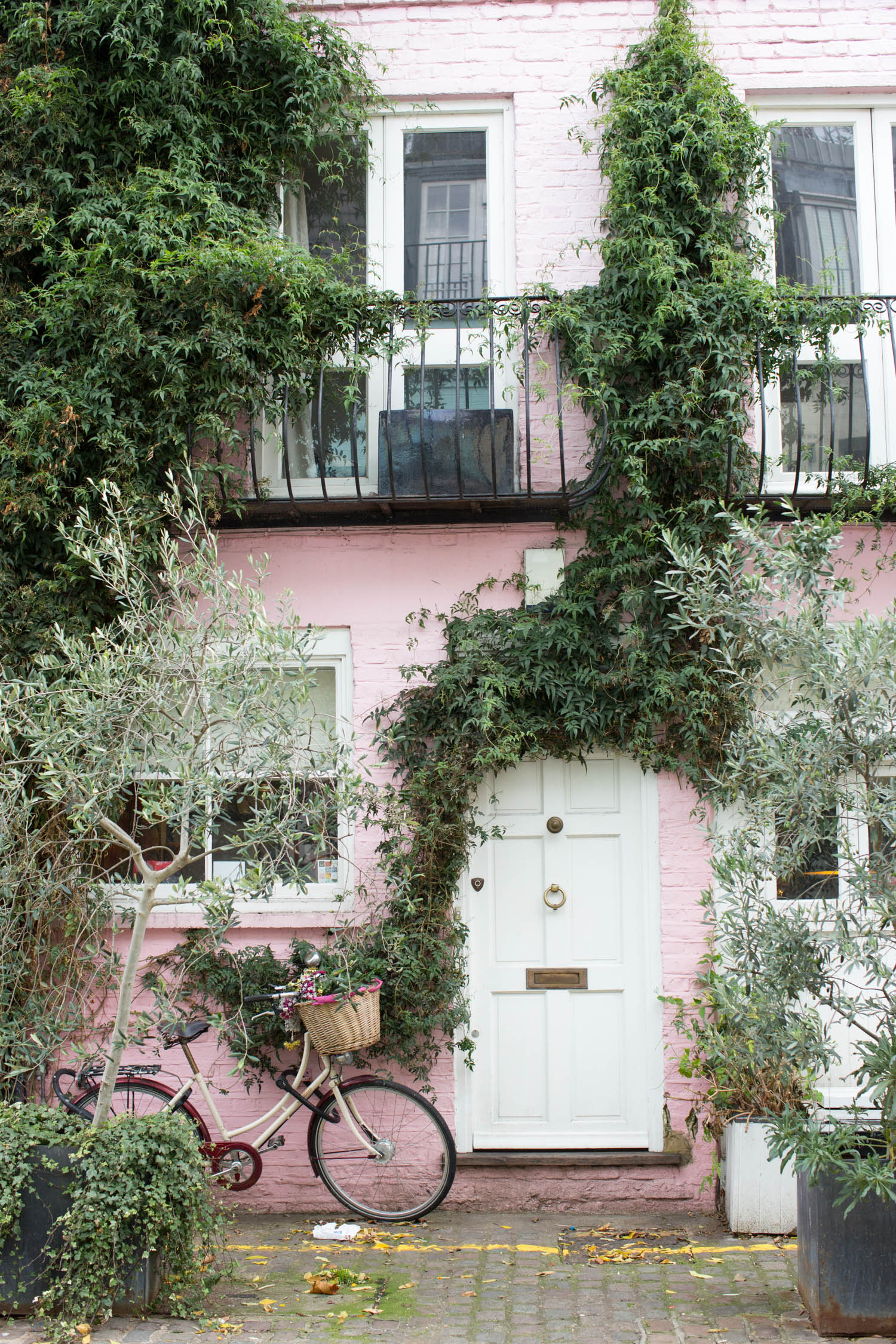 london, instagrammable spots in london, st. lukes mews, love actually, st. luke's mews