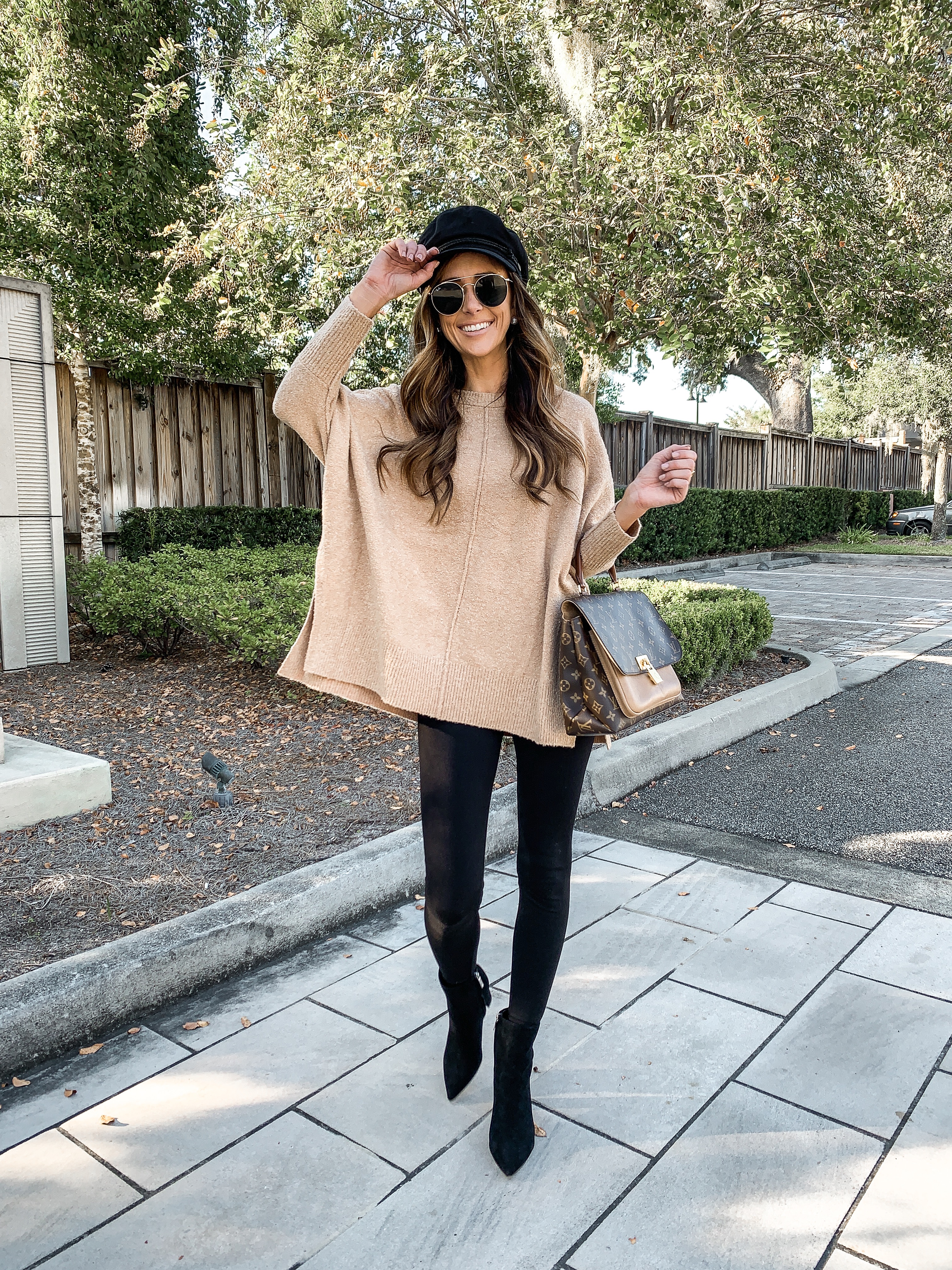 Thanksgiving outfit round up from leggings to dressy. Comment