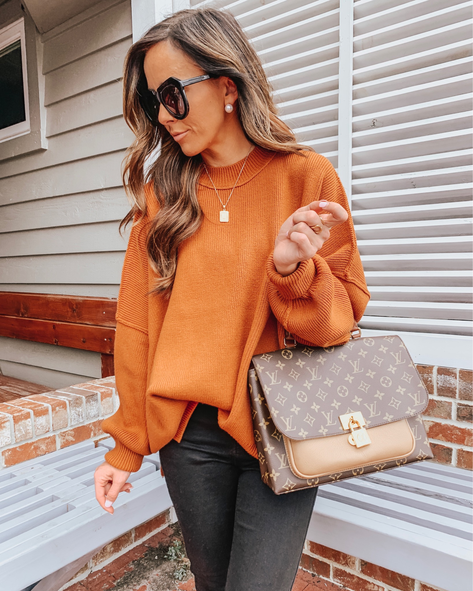 25 Loose-Fitting & Affordable Thanksgiving Outfit Ideas