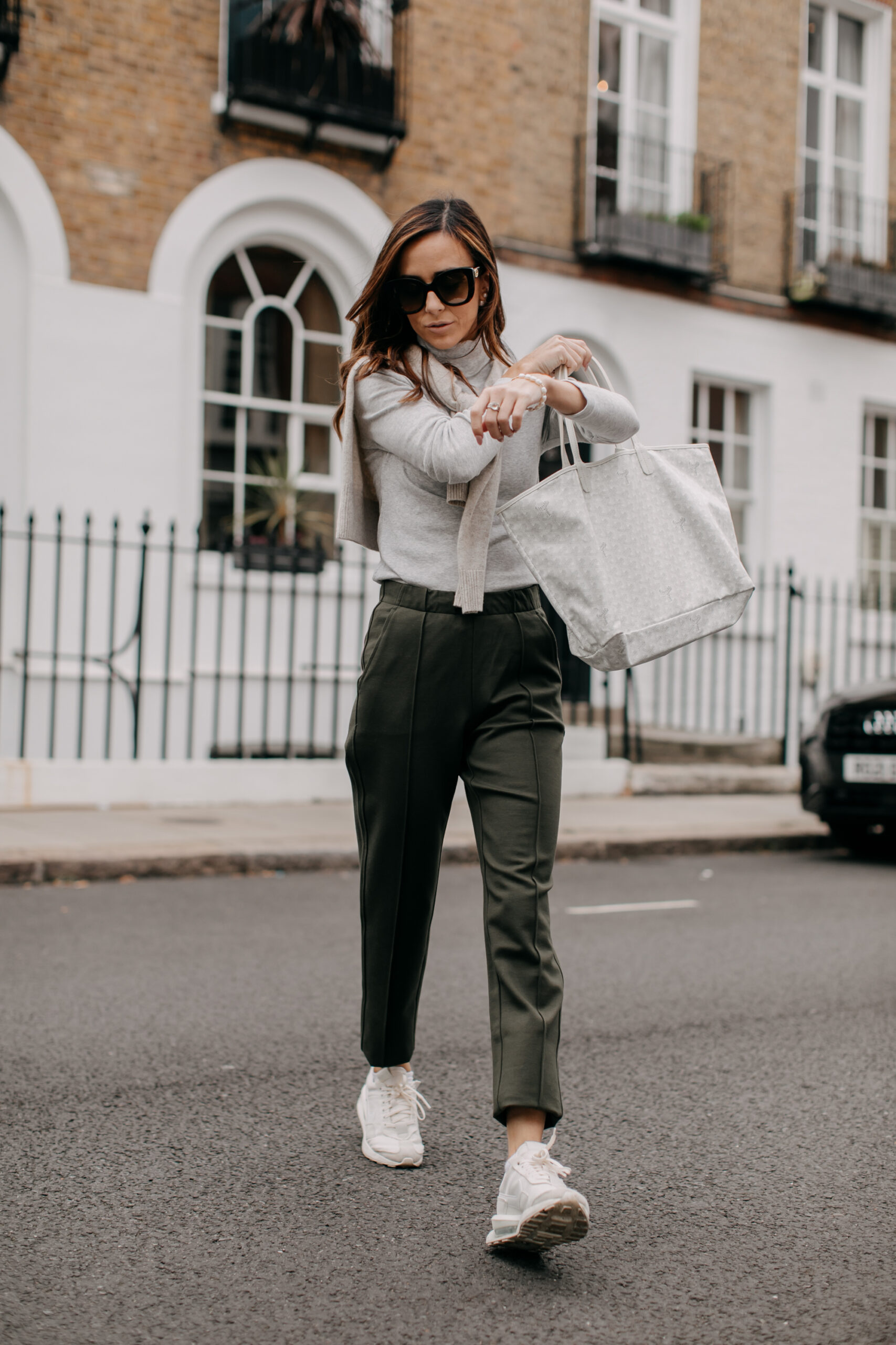 Everlane, @aliisonyu styles The Dream Pant aka the perfect summer to fall  transition pant. #Everlane #EverlaneKickFlarePant #TheKickFlarePant #She